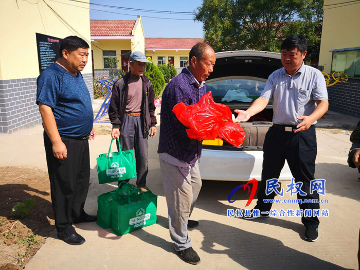 老颜集乡：中秋佳节慰问五保老人