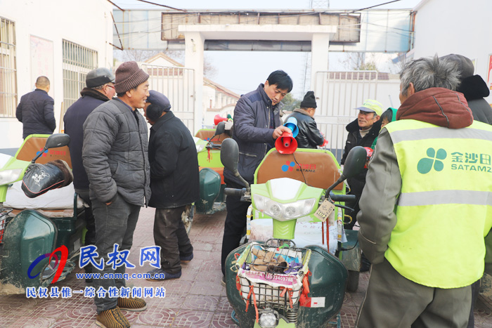 白云寺镇：保洁人员配上流动小喇叭