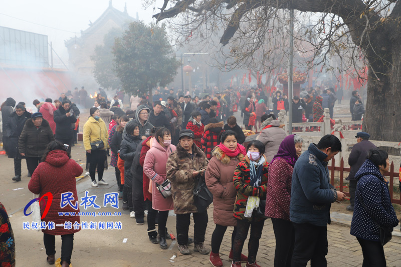 又是一年腊月到 白云禅寺精心熬制腊八粥