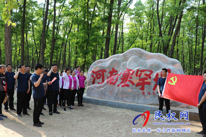 “保障民生 健康同行”县人社局与县医保局携手开展徒步竞赛活动