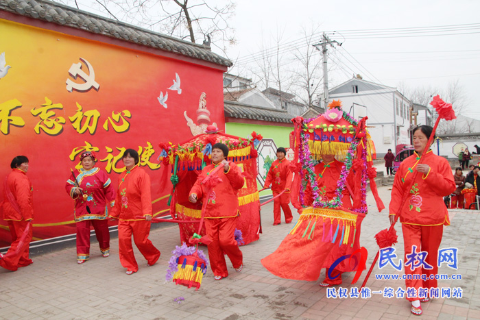 花园乡赵洪坡村：自发举行联欢会  红红火火庆元旦