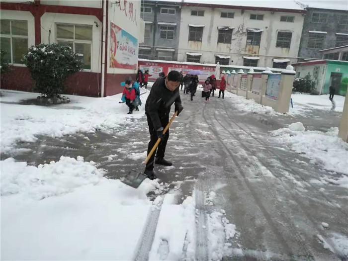 第三小学：风雪中的守护人