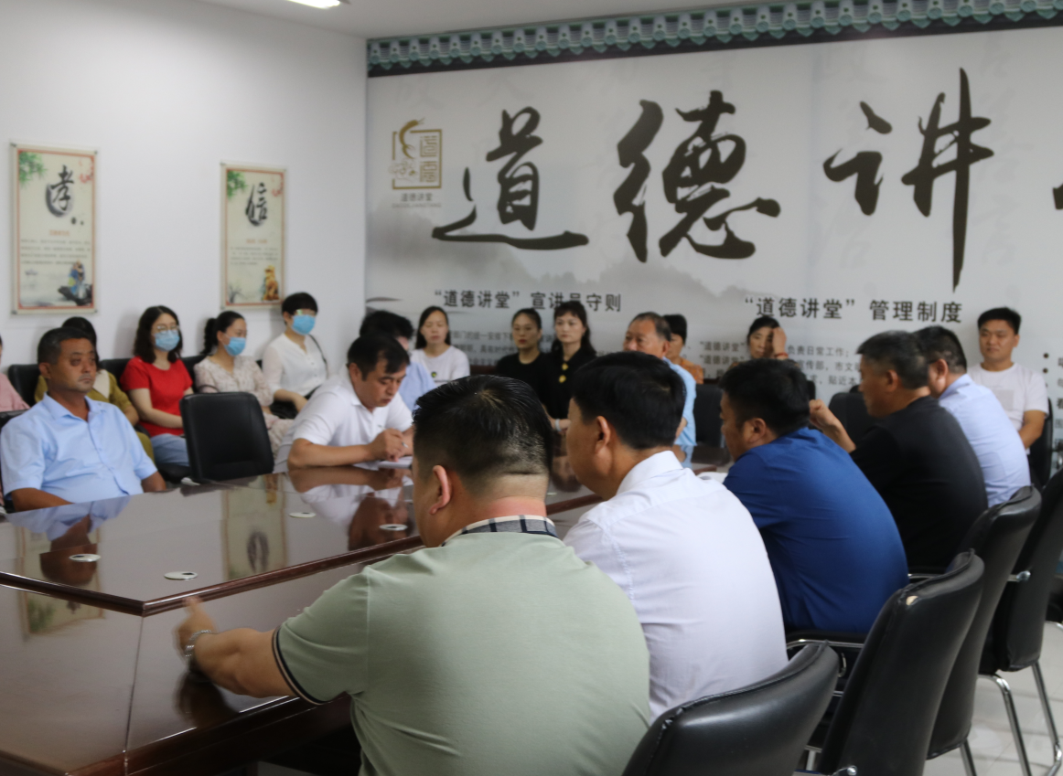 县林业发展服务中心迅速传达贯彻县委十二届九次全会暨县委工作会议精神