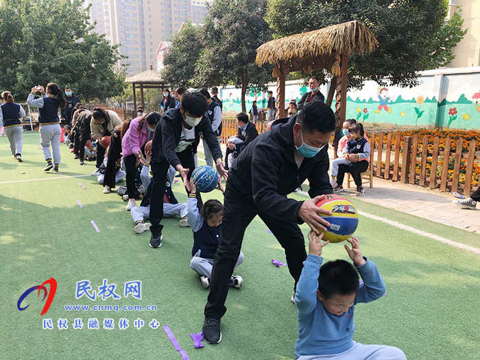 民东新区实验幼儿园举行秋季亲子趣味运动会