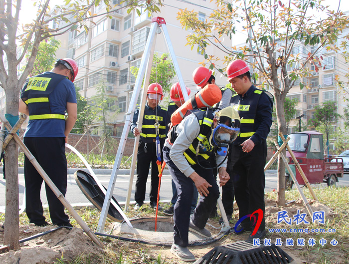 县城市管理局：组织开展地下有限空间作业应急救援演练活动