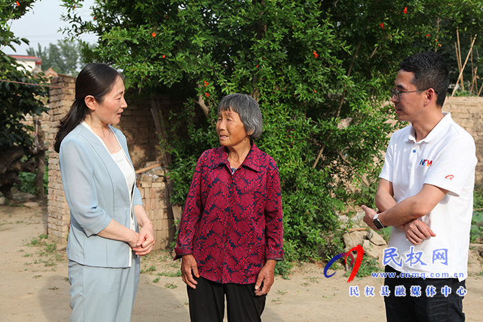 县妇联携手县脱贫攻坚副总指挥徐强走访慰问“加油木兰”项目受益人