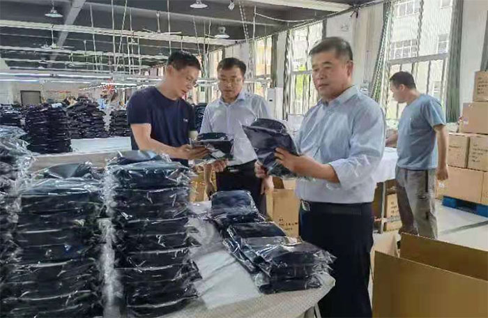 县金融服务中心开展走访企业活动