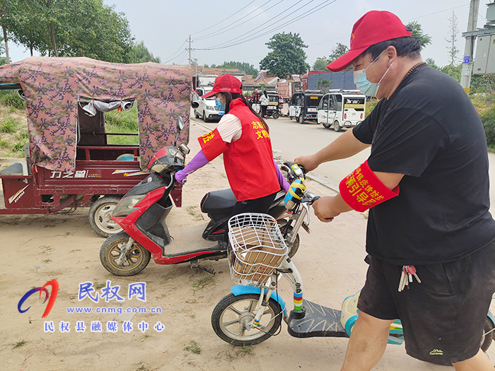 双塔镇大学生志愿者在行动： 疫情防控守初心 志愿先锋显担当