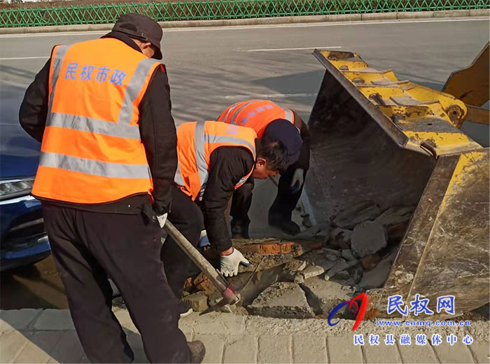 县城市管理局：加强道路提档升级改造 助力“双城”联创