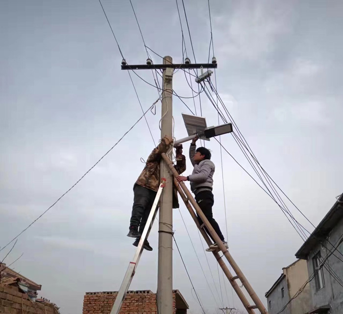 王桥镇：小小路灯  亮化街道，便民出行