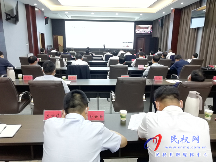 我县组织收听收看市委理论学习中心组（扩大）学习报告会（第七期商丘大讲堂）