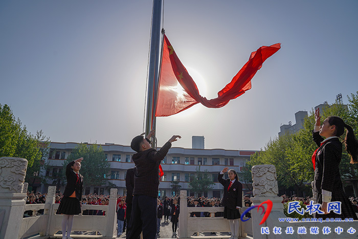 县团委国庆节期间组织开展系列群众性爱国主义教育活动