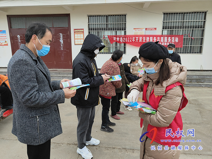 县妇联开展法律志愿者服务活动