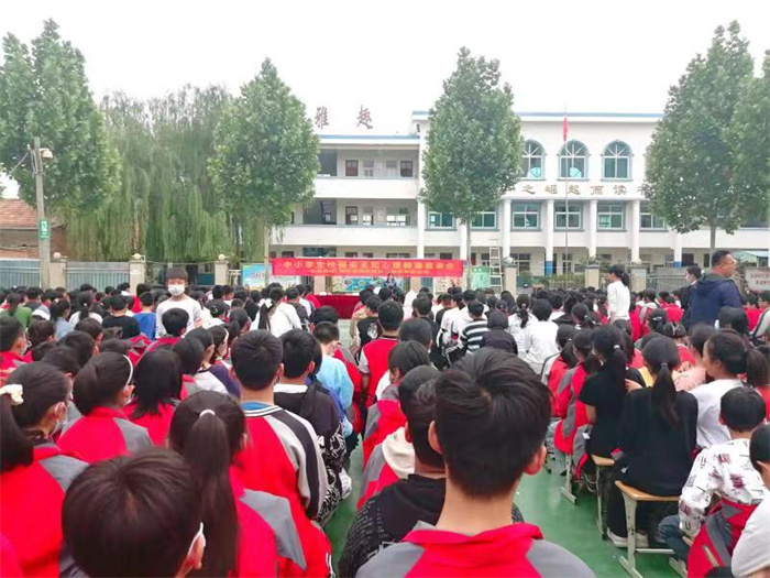 民权县第三小学举办校园安全和心理健康宣讲会