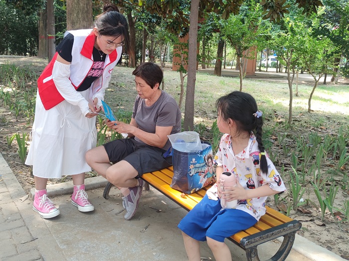 民权县返家乡大学生助力“节能降碳”环保宣传活动