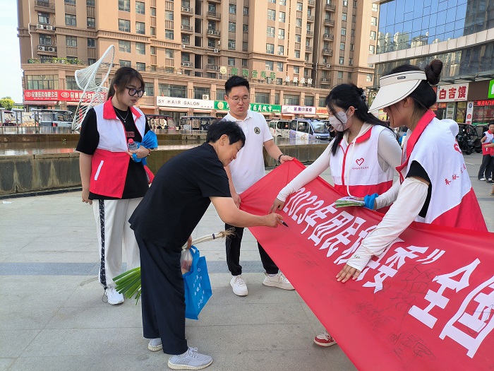 民权县返家乡大学生助力“节能降碳”环保宣传活动