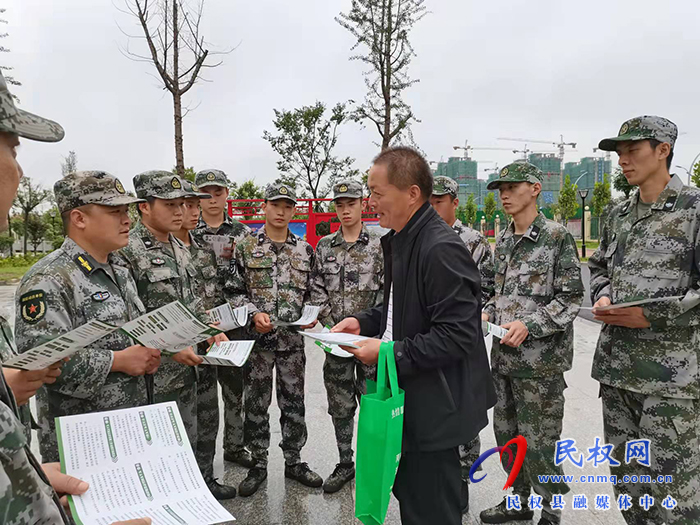 县司法局开展“法律服务进军营”系列活动