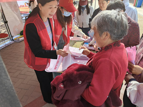 县妇联开展“两癌”“两筛”免费筛查民生实事宣传