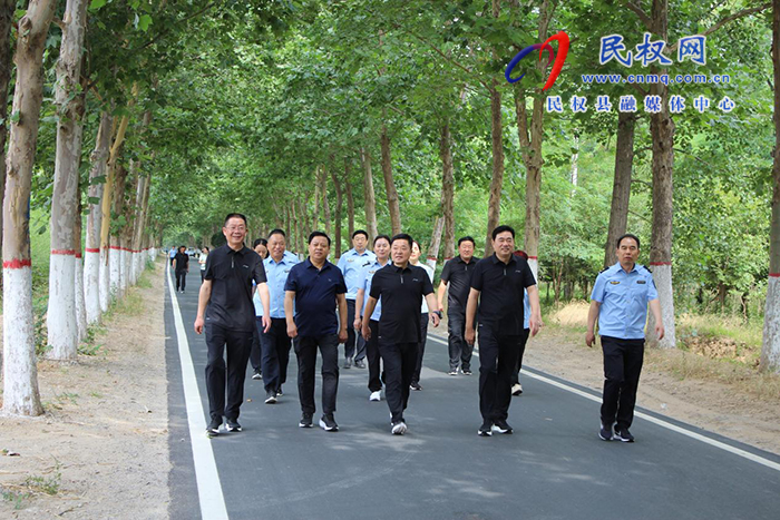 民权县开展“六五环境日”申甘林带徒步 宣传活动