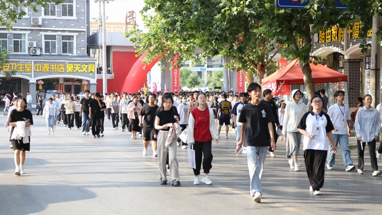 民权县图书馆组织开展 “阅读点亮未来·助力高考梦想”志愿服务活动