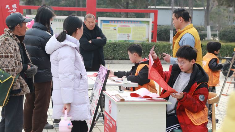 “墨韵迎春 书香传情”­——民权县图书馆举办迎新年义写春联公益活动